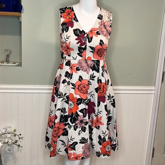 ann taylor a line dress Ann Taylor Black and White A-Line Dress Size 6 Petite